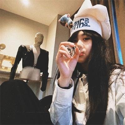 封总您闺女又去天桥摆摊了